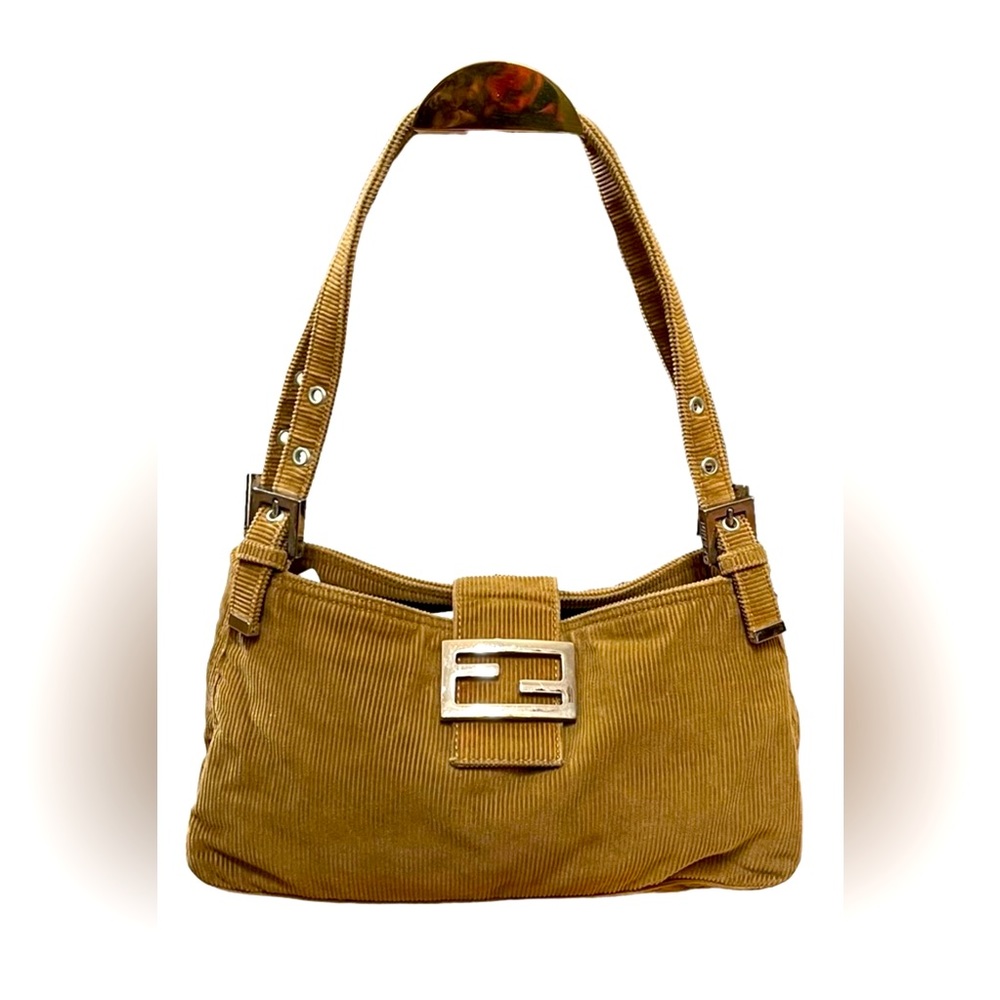 👜 Vintage Fendi's Baguette: The most sought-after handbag🤩